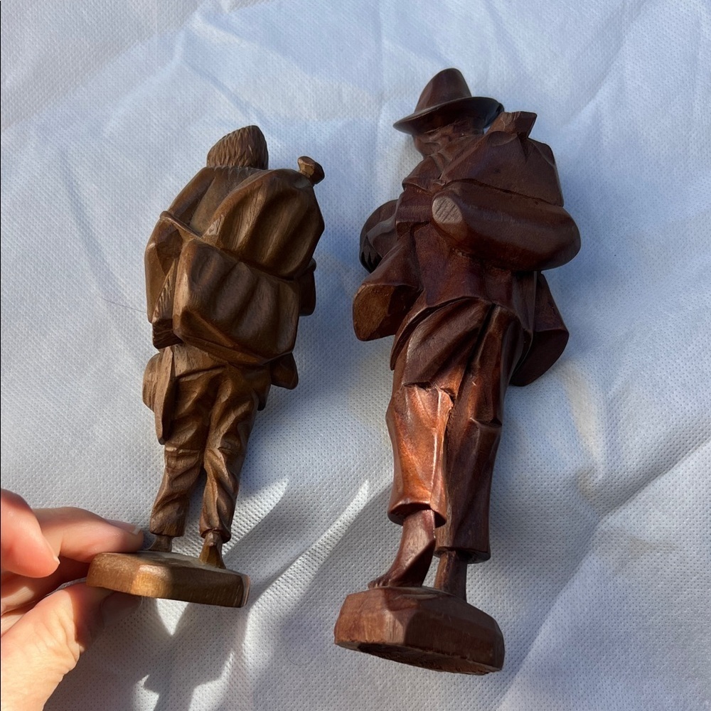 Set of two vintage Handcrafted Wooden Figurines - Picture 3 of 7
